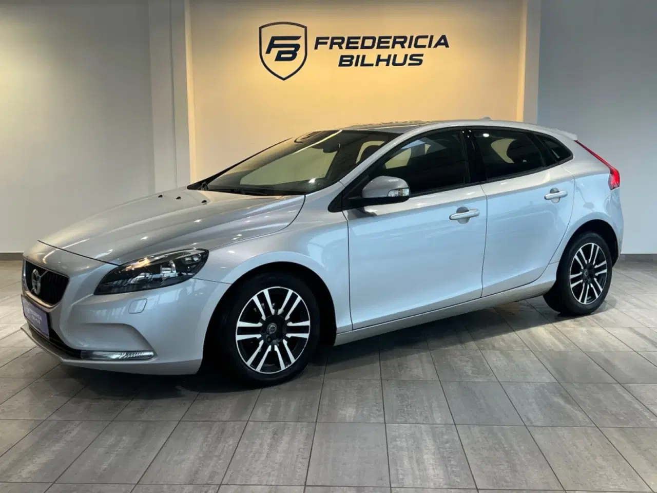 Billede 1 - Volvo V40 2,0 D2 120 Momentum Eco
