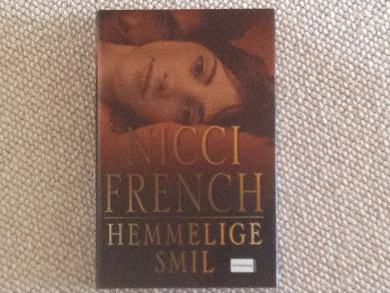 Billede 1 - Hemmelige smil"af Nicci French