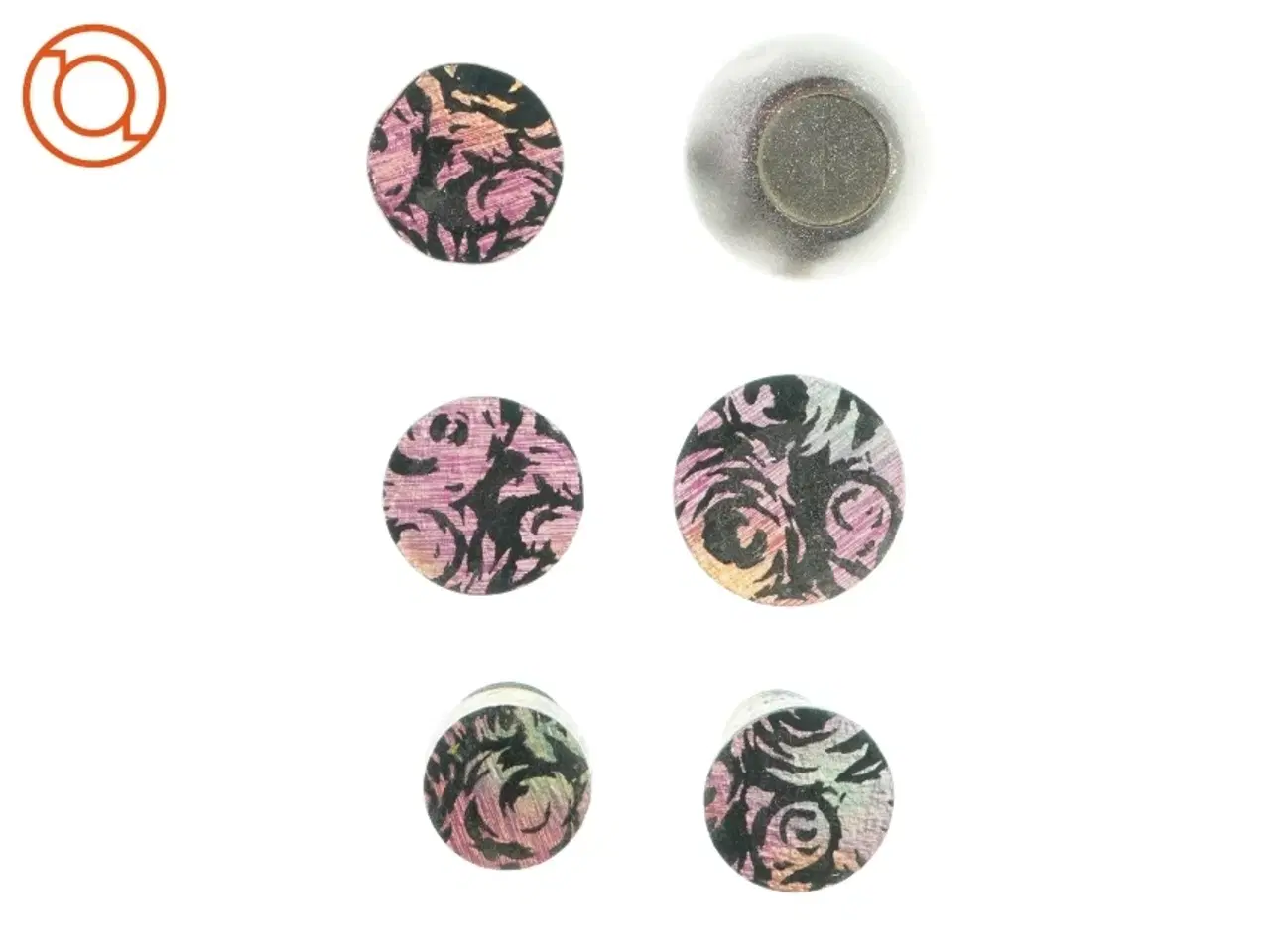 Billede 3 - 5 lysestager og 1 vase i tin. Dekoreret med graffitti maling.