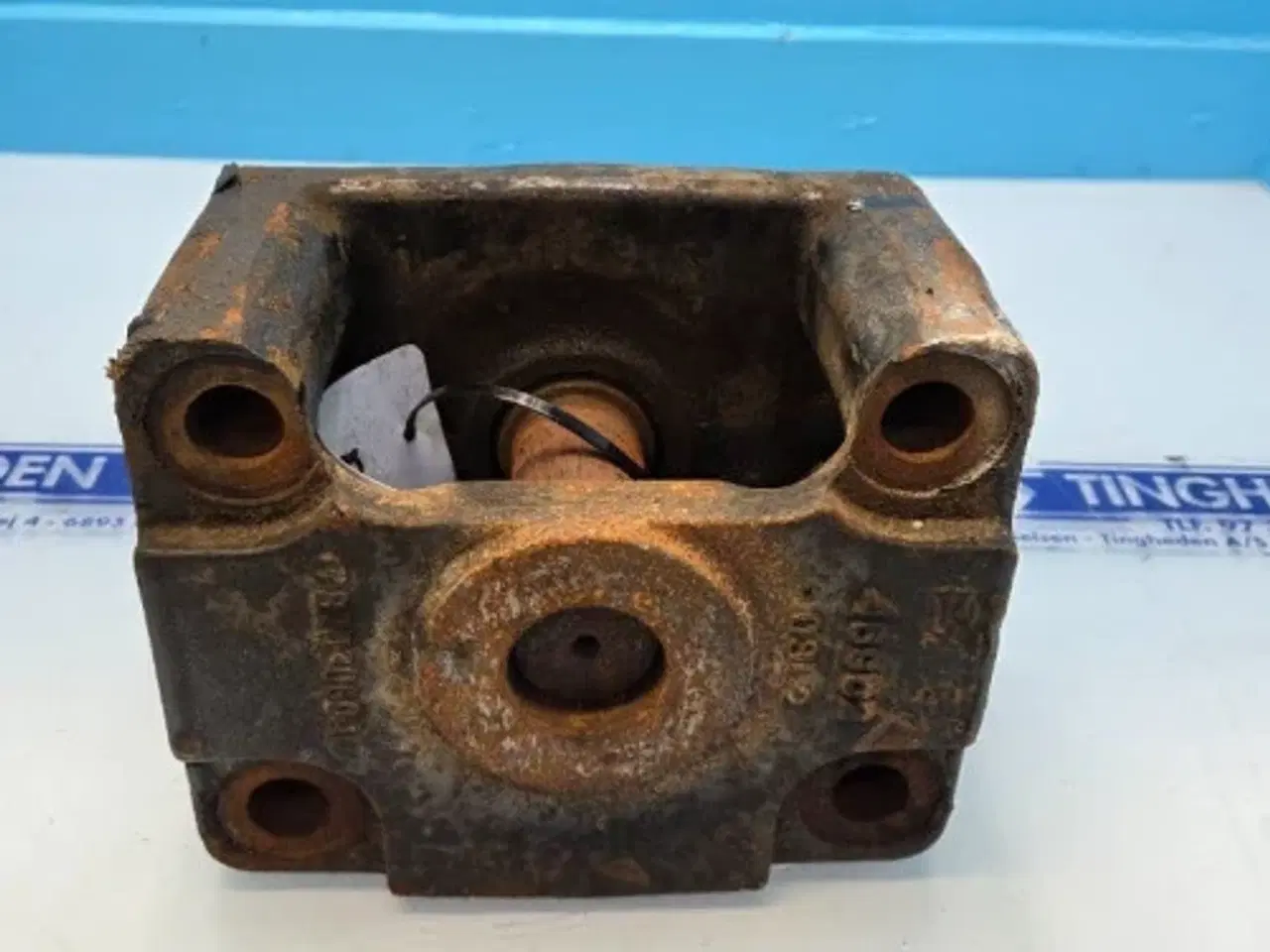 Billede 2 - New Holland TM165 Beslag 82020886