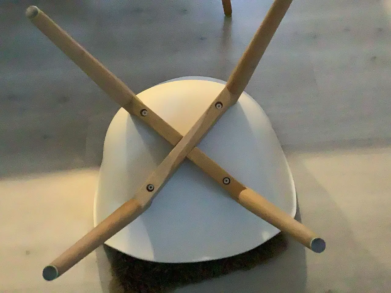 Billede 5 - Dansk designet Spisebord med 4 stk. Casø stole