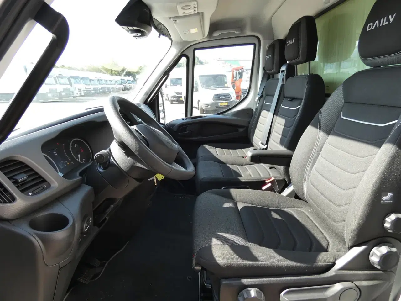 Billede 10 - Iveco Daily 35S16 4100mm 2,3 D m/Alukasse med lift Hi-Matic 156HK Ladv./Chas. 8g Aut.