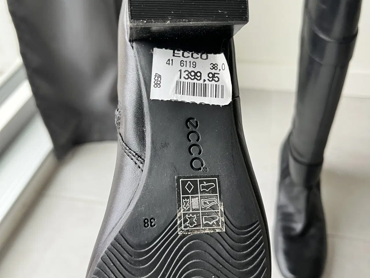 Billede 1 - Nye Ecco læderstøvler med hæl str 38