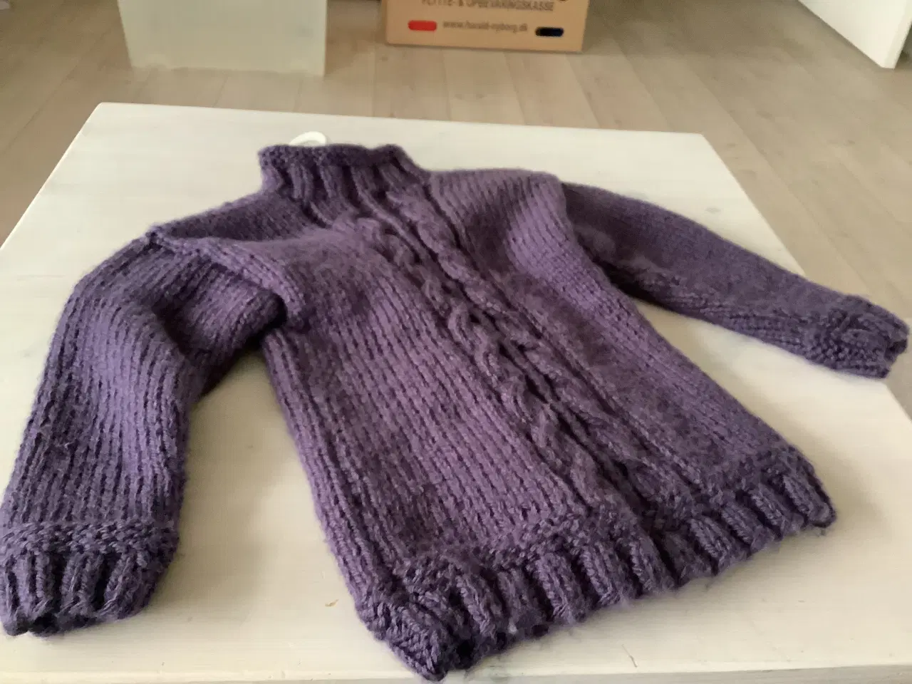 Billede 4 - Håndstrikket lilla cardigan str M og barn str3 år