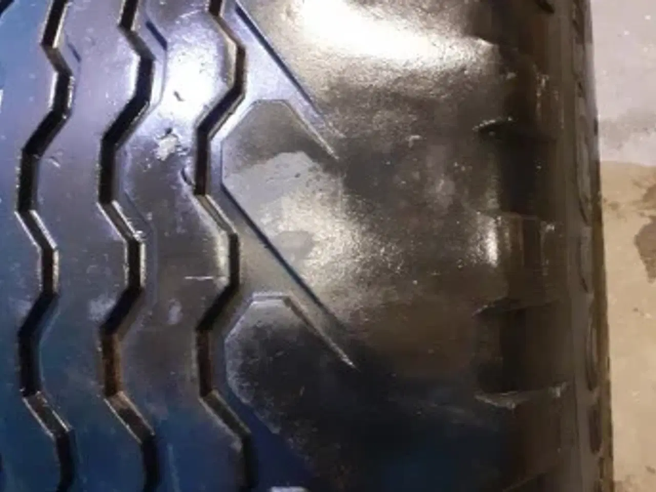 Billede 2 - 22.5" 700/45-22,5