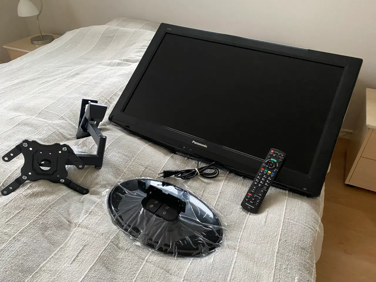 Billede 2 - Panasonic 32” TV med dreje vægbeslag.