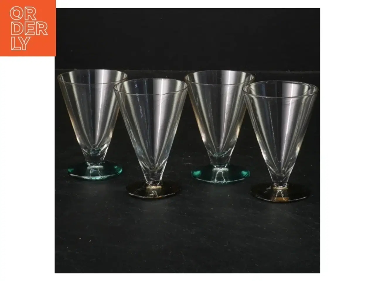 Billede 1 - Sæt med fire glas (str. 7,5x5,5 cm)