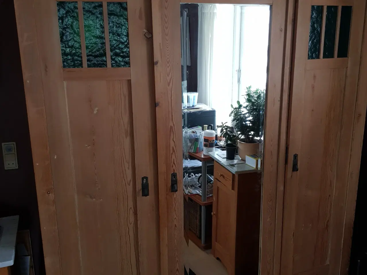 Billede 2 - Afsyret antik skab. Cirka 1920.