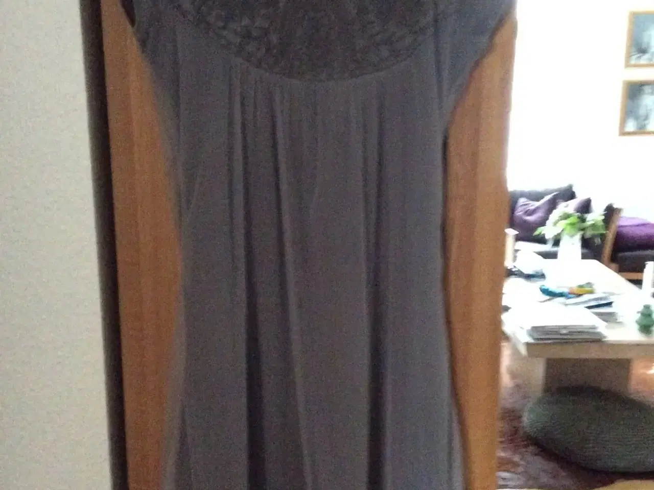 Billede 3 - Skøn grå kjole