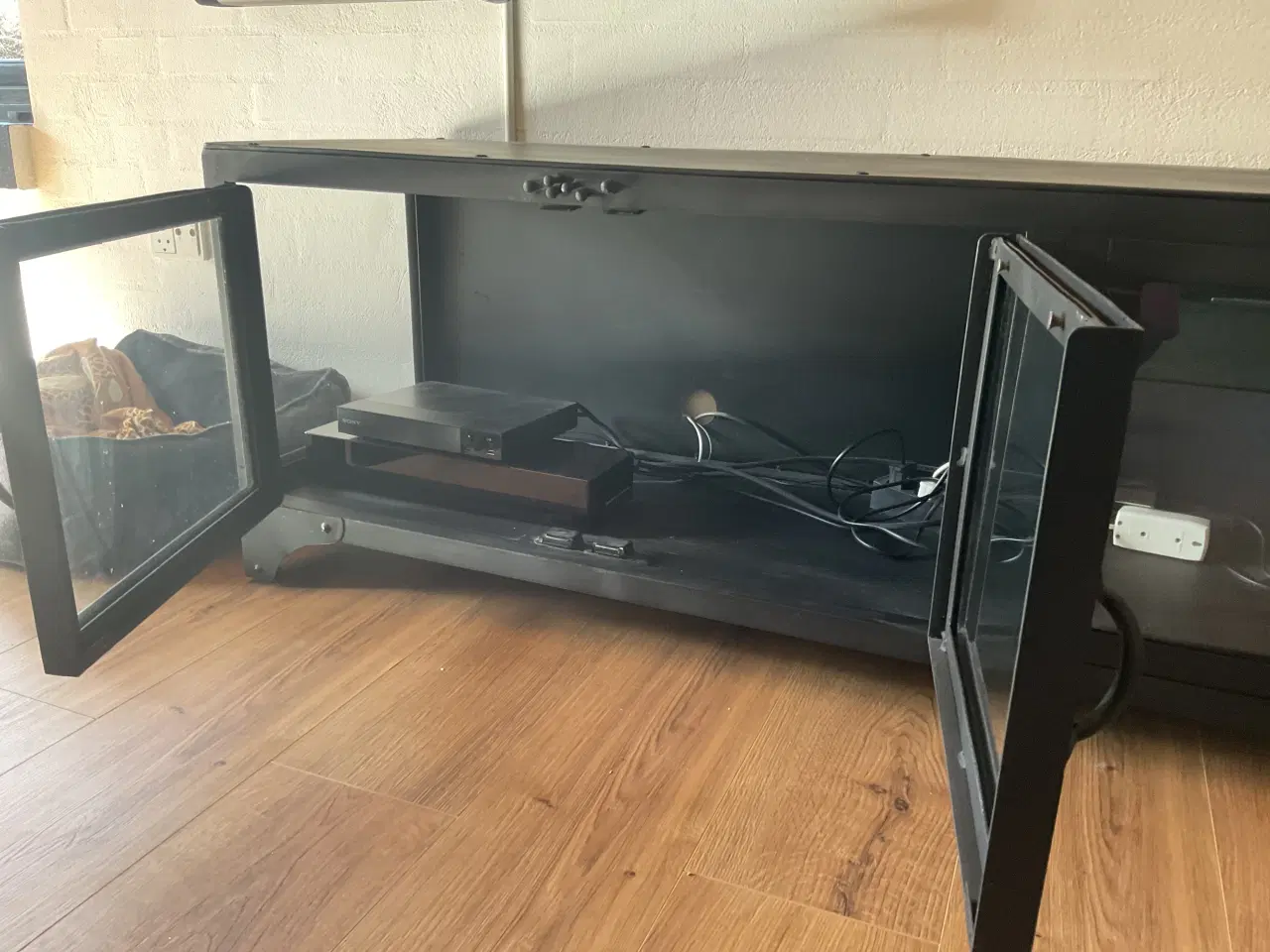 Billede 4 - Super flot Langt vitrineskab i jern