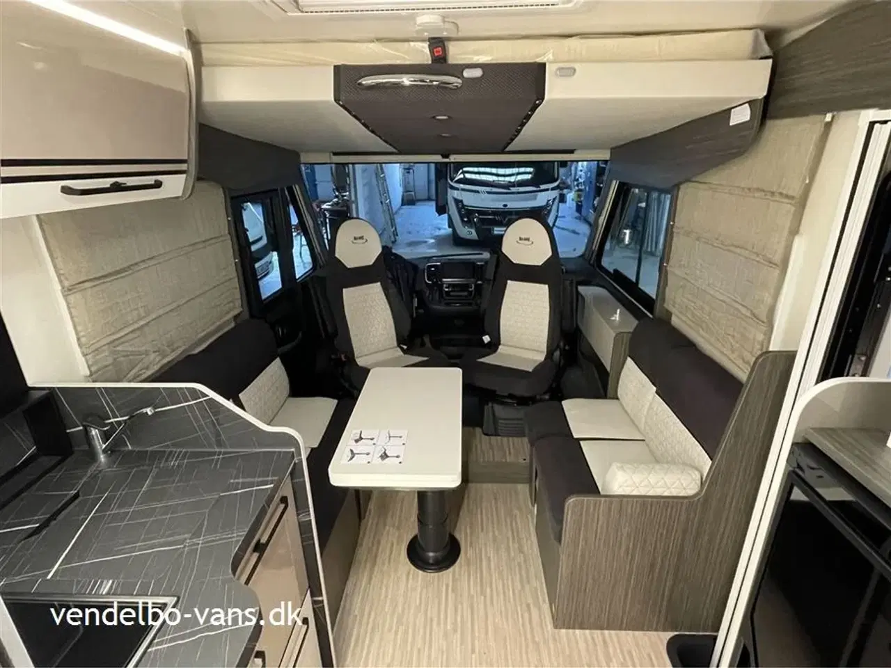 Billede 8 - 2026 - McLouis Nevis 870 180 HK og 8 trins automatgear - Enkeltsenge og stor garage