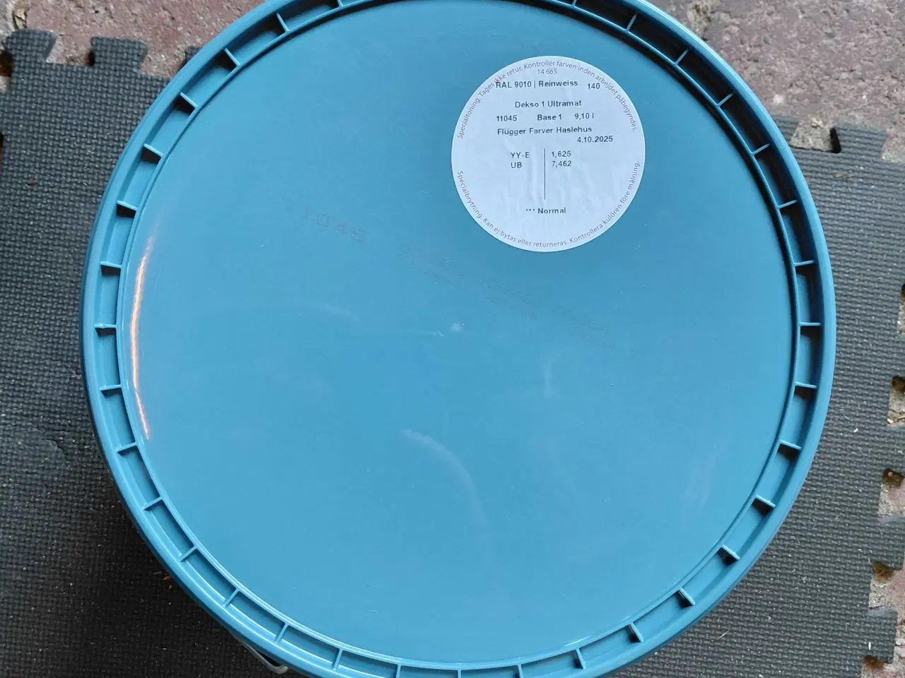 Billede 4 - En bøtte hvid maling i god kvalitet