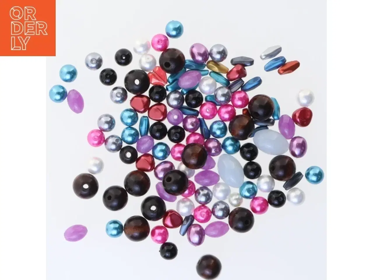 Billede 1 - Blanding af perler i forskellige farver (str. 15x8 cm)