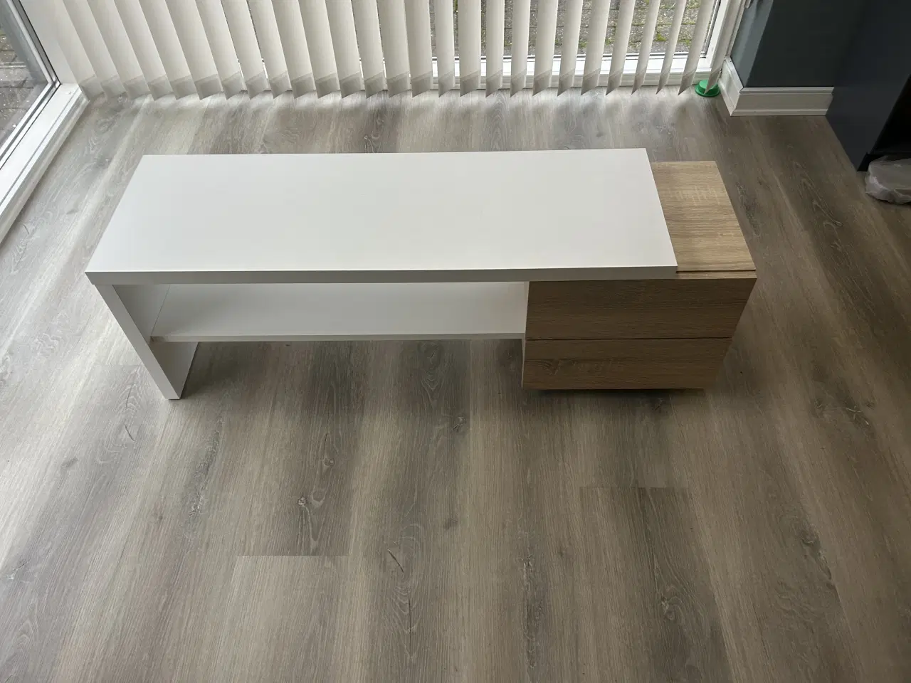 Billede 2 - TV Bord med 2 skuffer