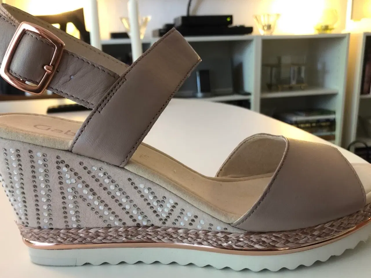 Billede 2 - Sandaler med kinahæl fra Gabor. 