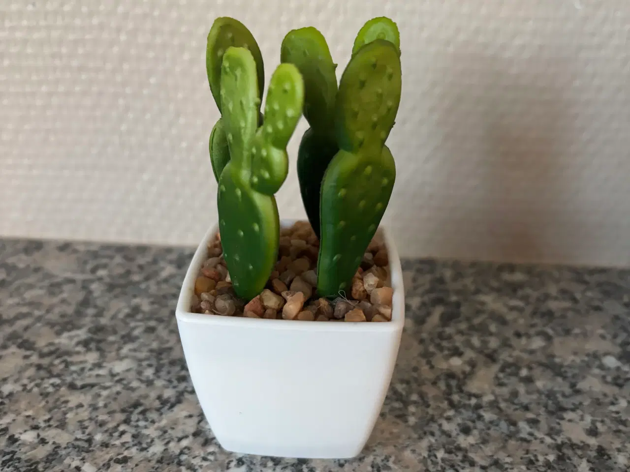 Billede 2 - 4 små plastik planter 