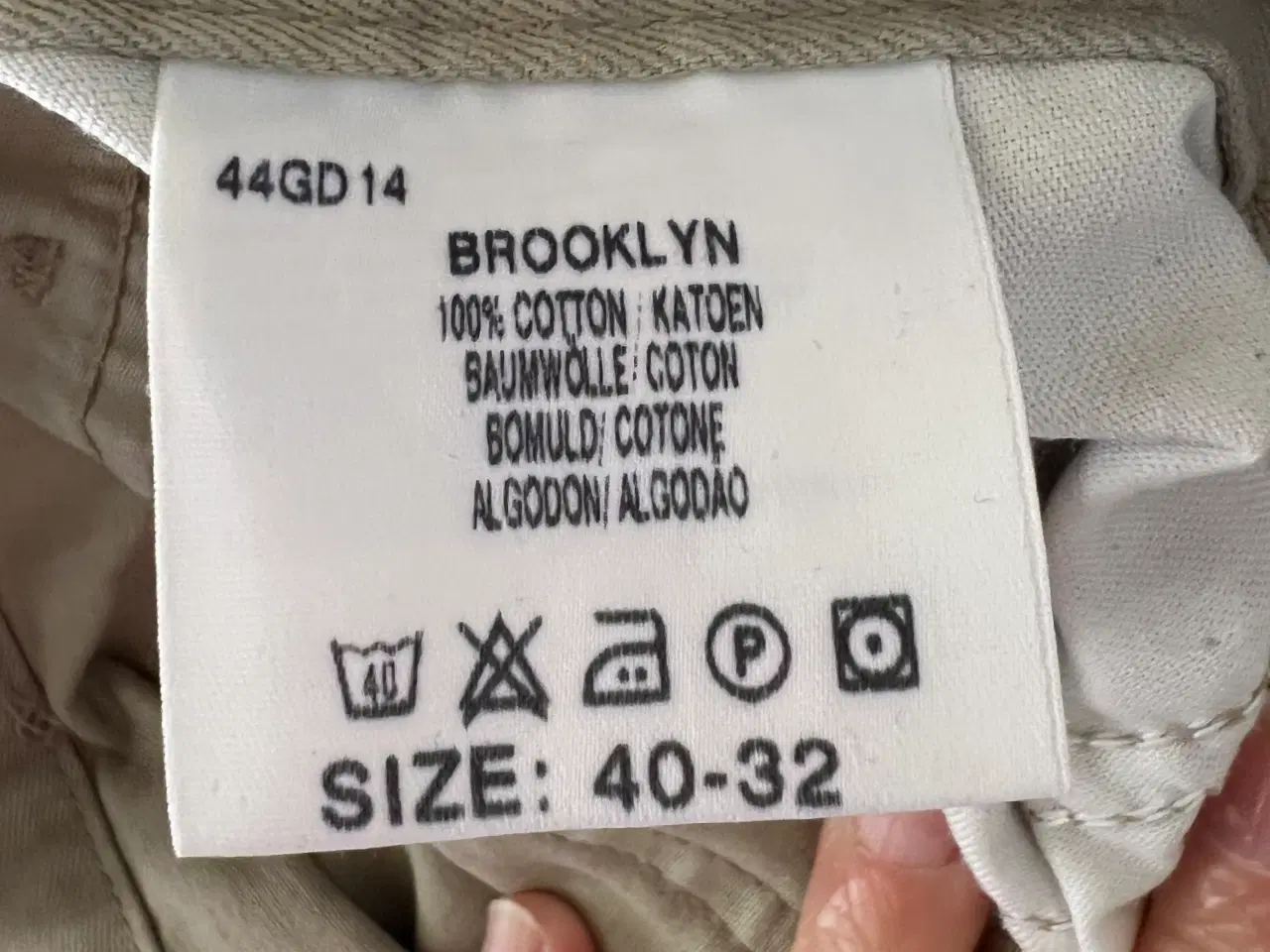 Billede 11 - Sandfarvet Jeans fra Lee. (Størrelse: W40/L32)