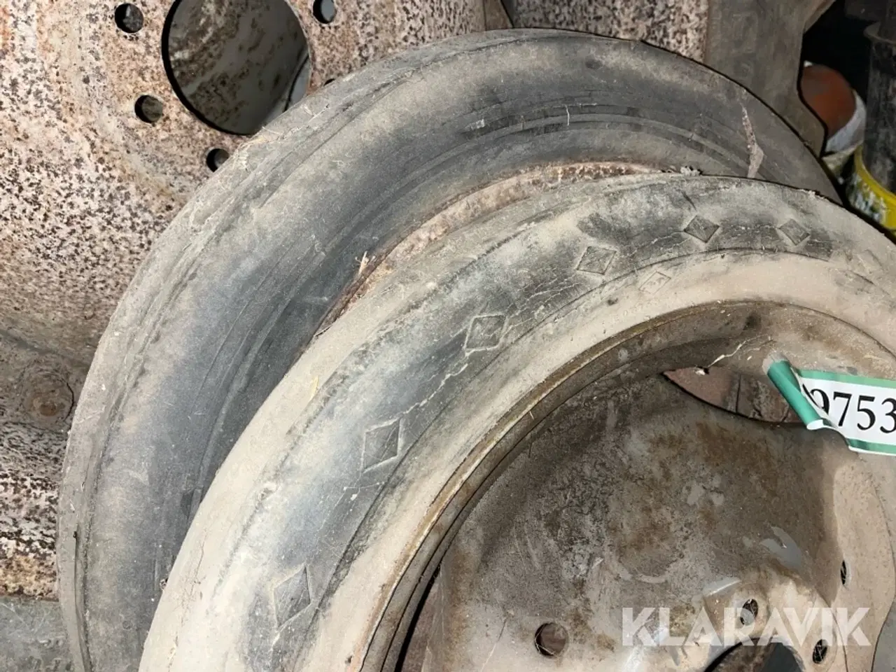 Billede 7 - Traktordæk fra Grå MF - 4 styk