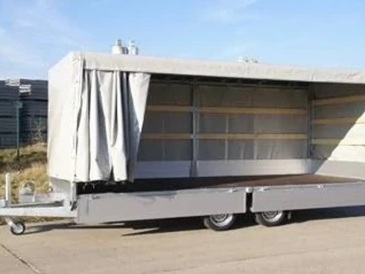 Billede 1 - Høj presenning m. gardinsider til Eduard 4522 trailer