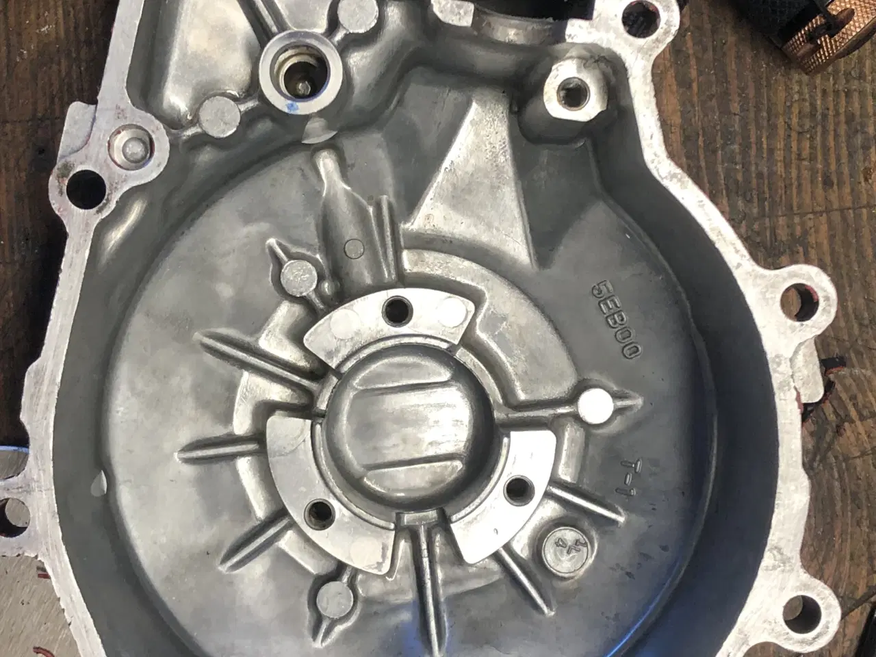 Billede 4 - KØBES til Yamaha R6. Motordæksel