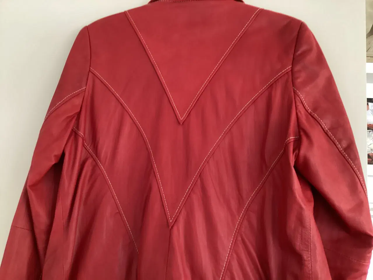 Billede 3 - Rød skindjakke