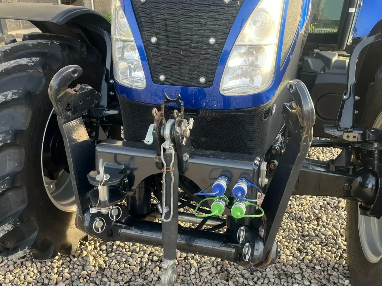 Billede 8 - New Holland T5.100 Blue Power udstyrs model, med brede hjul, frontlift og ekstra lys.