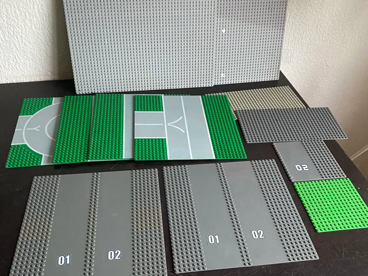 Billede 2 - Ældre Lego plader sælges.