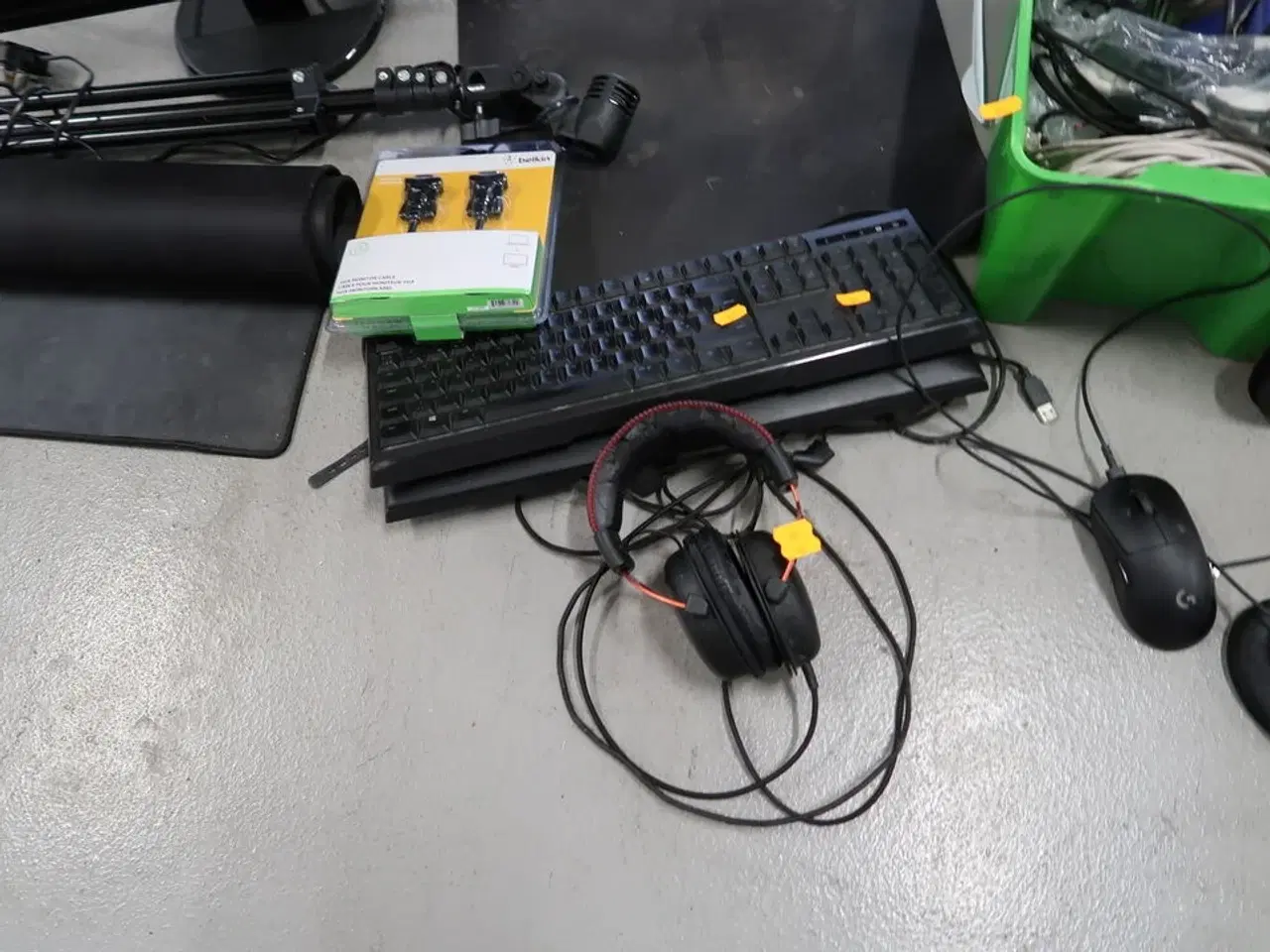 Billede 2 - 4 stk. computerskærme ACER K242HL, DELL m.fl. samt div. It-udstyr