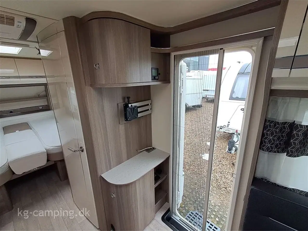 Billede 12 - 2019 - Fendt Tendenza 515 SG   Kvalitetsvogn indrettet med enkeltsenge og sengeudtræk samt THULE 6300 markise, TRUMA XT mover, TRUMA Aircon