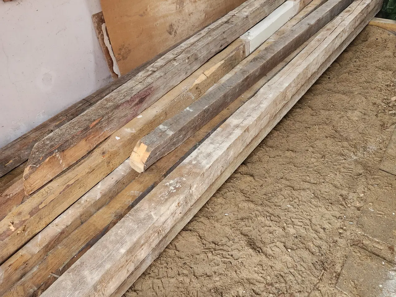 Billede 1 - Brugte træbjælker 