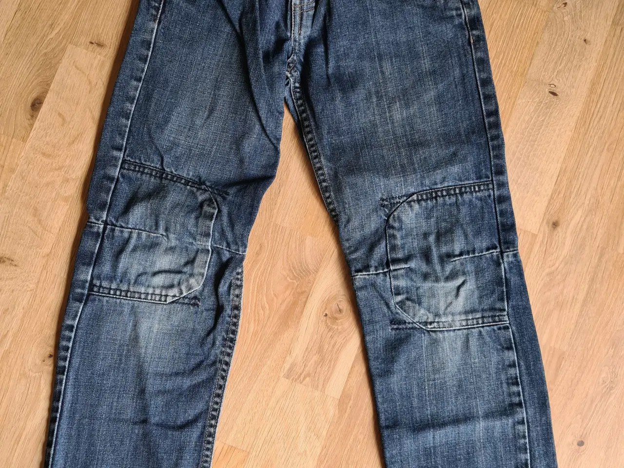 Billede 4 - Næsten nye jeans str 134