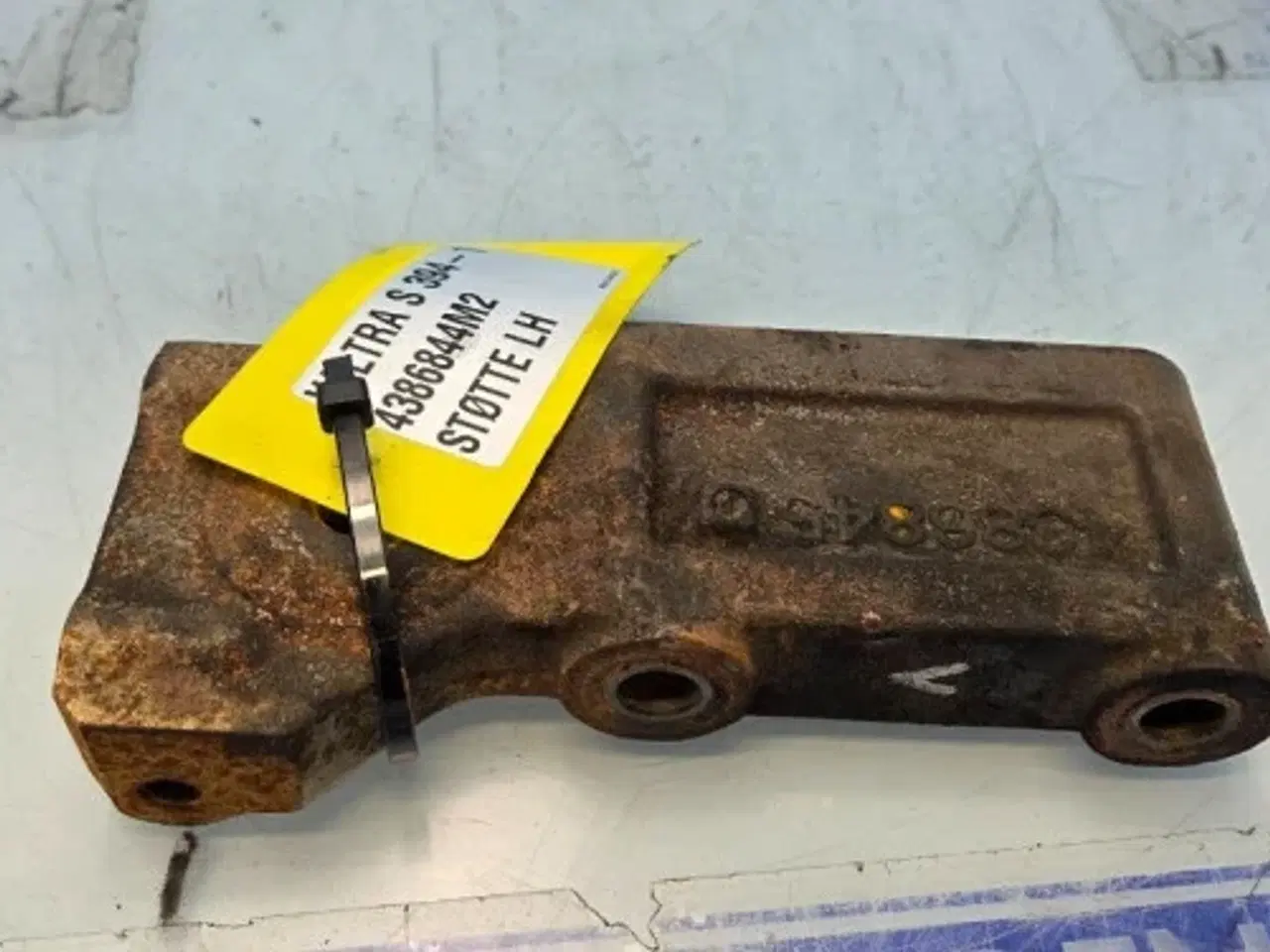 Billede 8 - Valtra  S394   Beslag LH   4386844M2