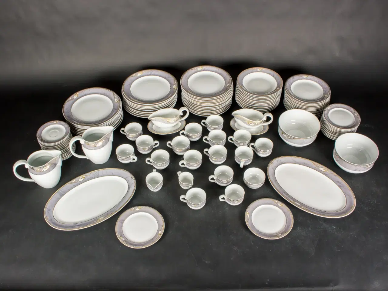 Billede 2 - OPHØR 20-50%rabat på RC Grå Magnolia stel.Pris fra