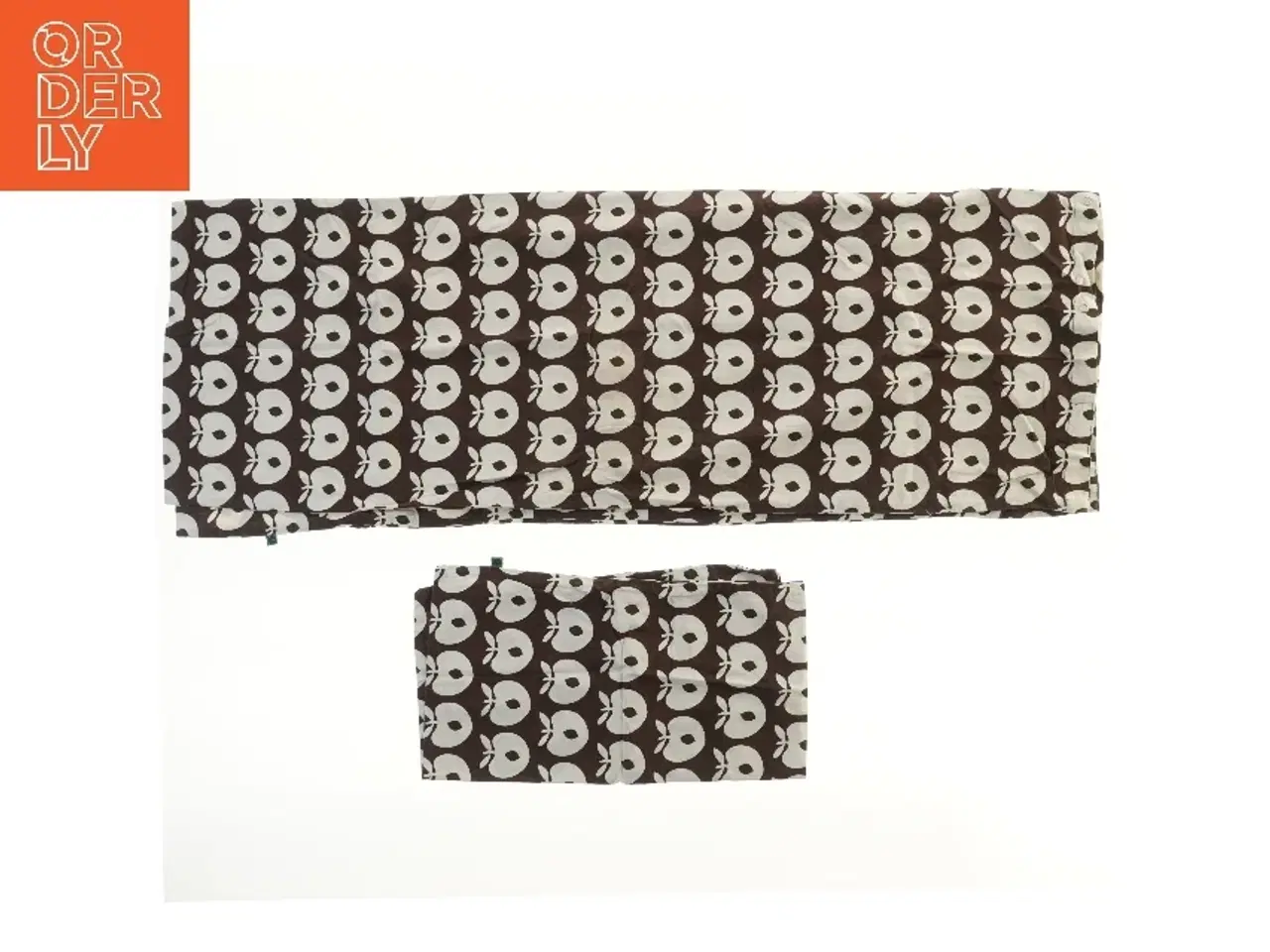 Billede 3 - Sengetøj med æblemønster fra Småfolk (str. 40x45 og 70x100 cm)