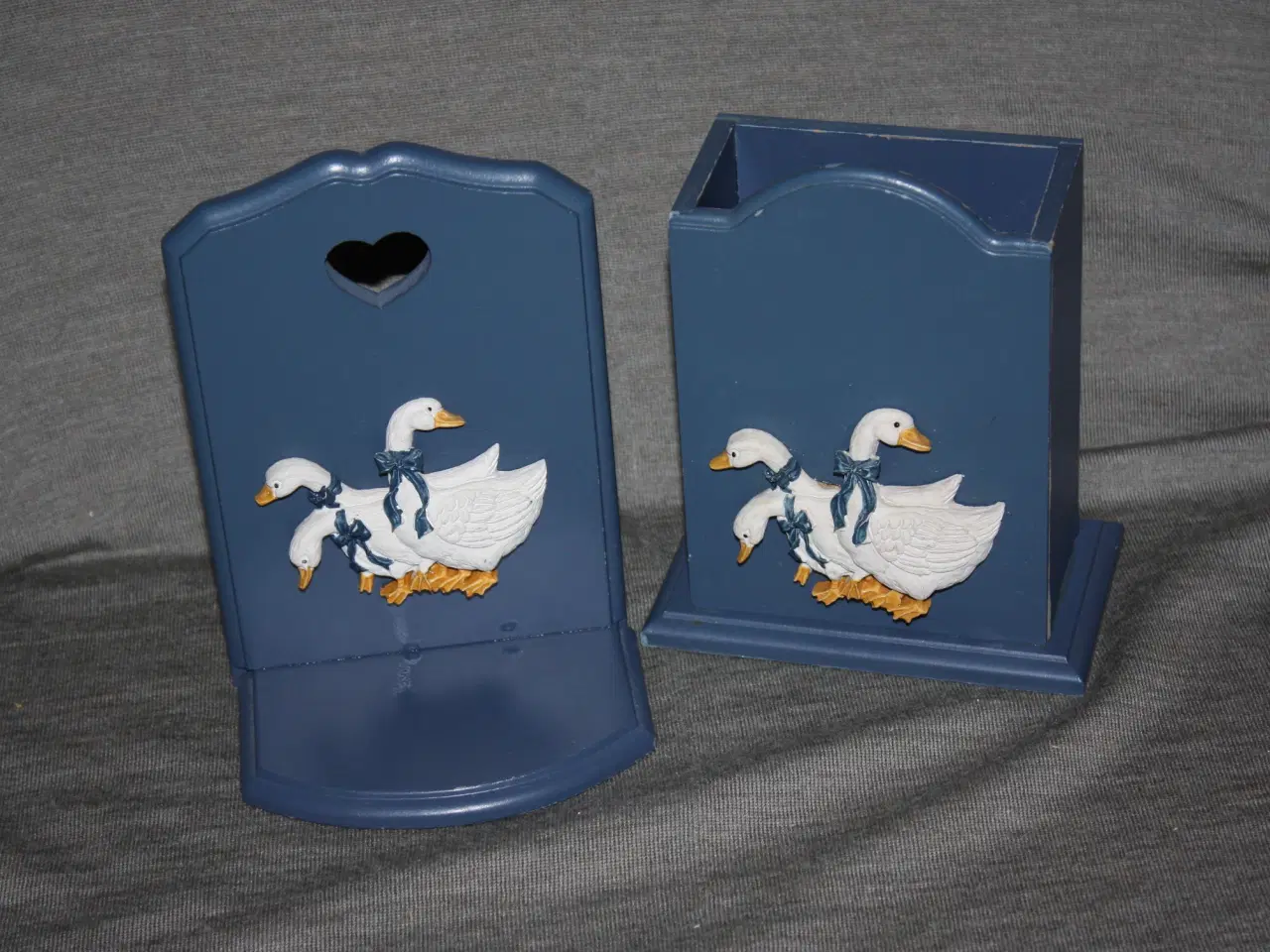 Billede 2 - Romantisk Bogstøtte samt beholder