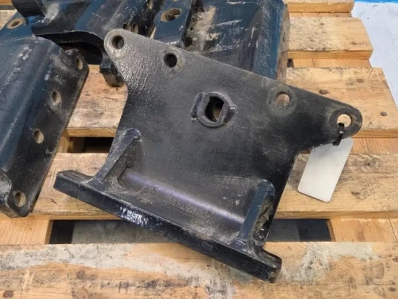 Billede 7 - New Holland T6.125 Beslag 87633845  6Stk