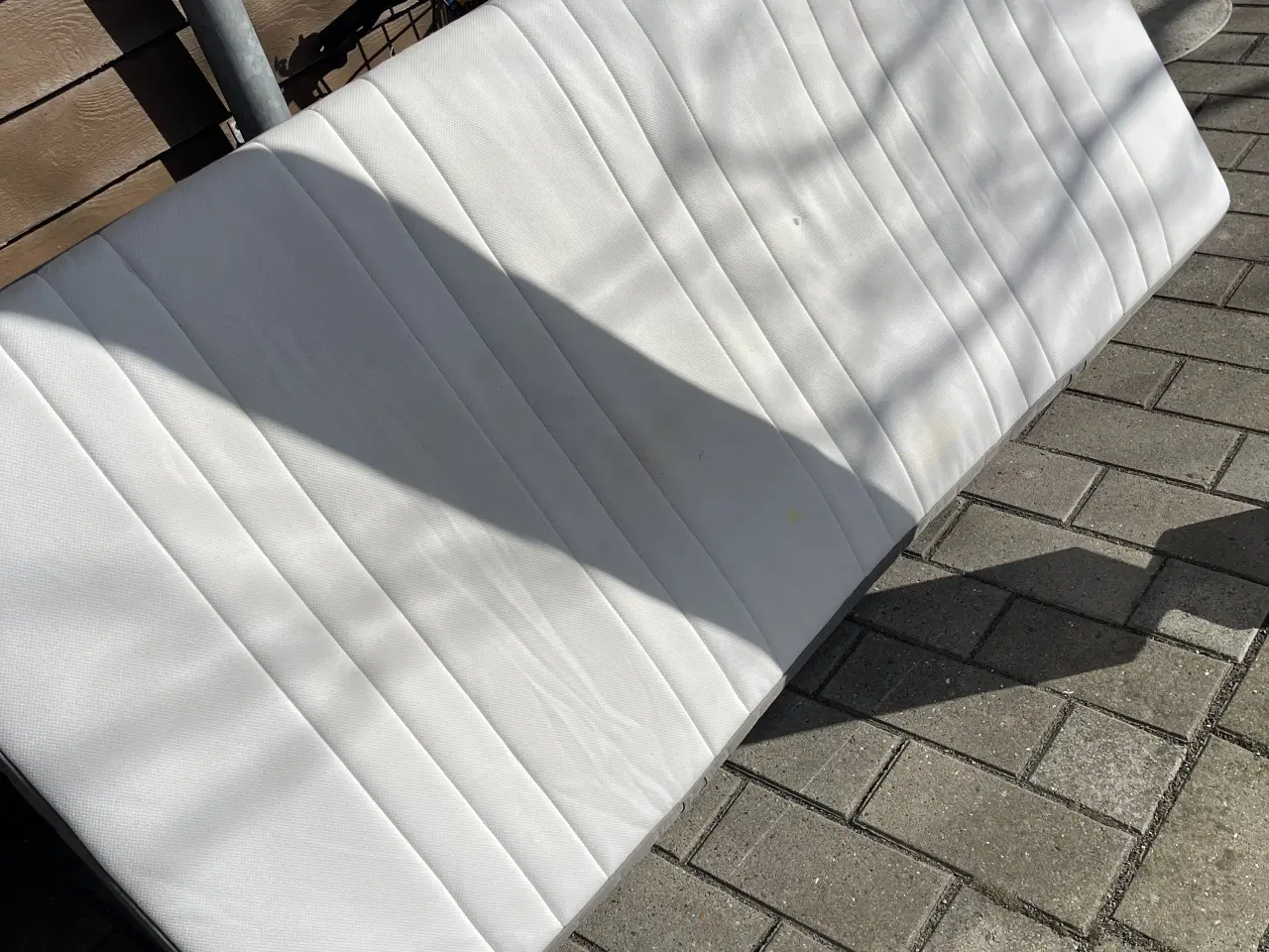 Billede 1 - Madrasser og seng 