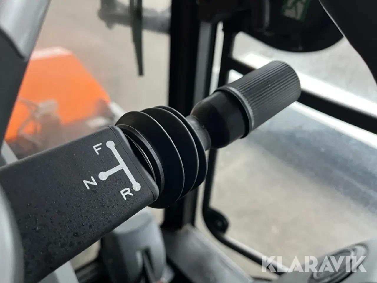 Billede 12 - Redskabsbærer Kärcher MIC 35 med kost og saltspreder