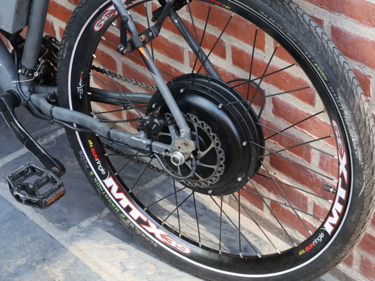 Billede 3 - El-mountainbike m/18 gear, skivebremser og lader