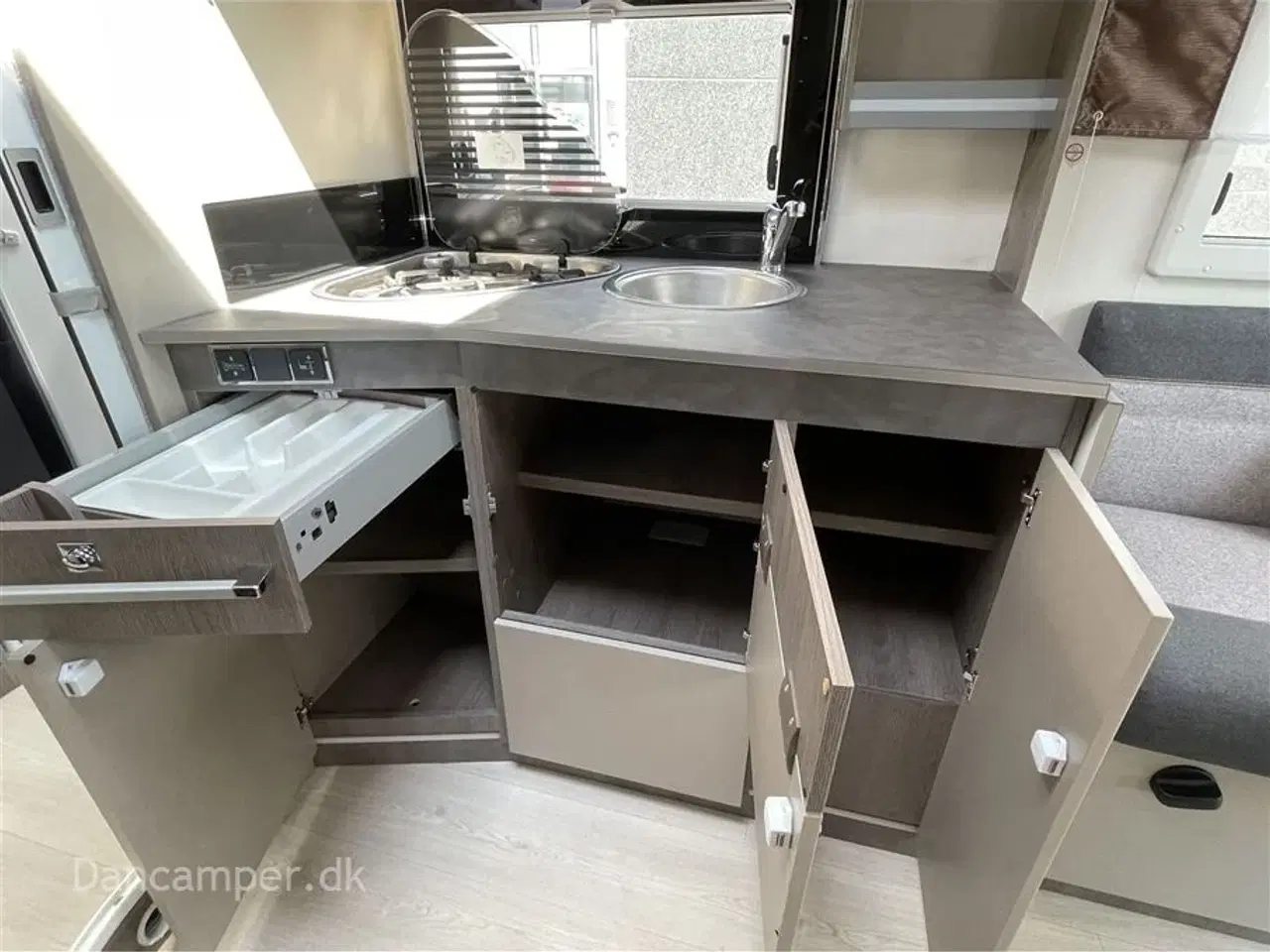 Billede 25 - 2020 - Chausson Titanium 640   Kommissionsbil. Lounge siddegruppe , Dobbeltseng, Populær model , 170Hk, 6-trins automatgear, solcelle, inverter 1500W