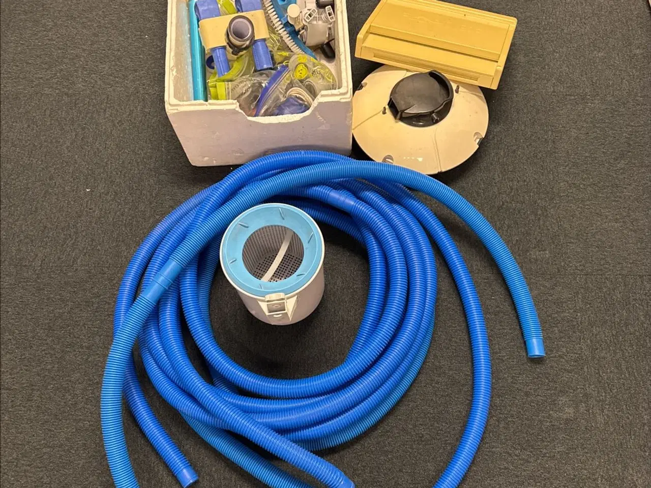 Billede 1 - Pool udstyr, slanger, skimmer, samlinger, vandfald