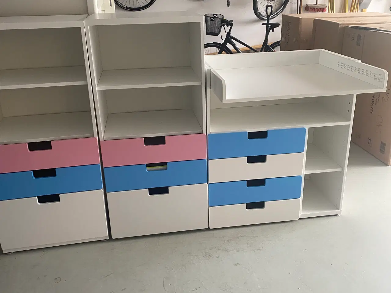 Billede 3 - IKEA møbler - reol og puselkommode