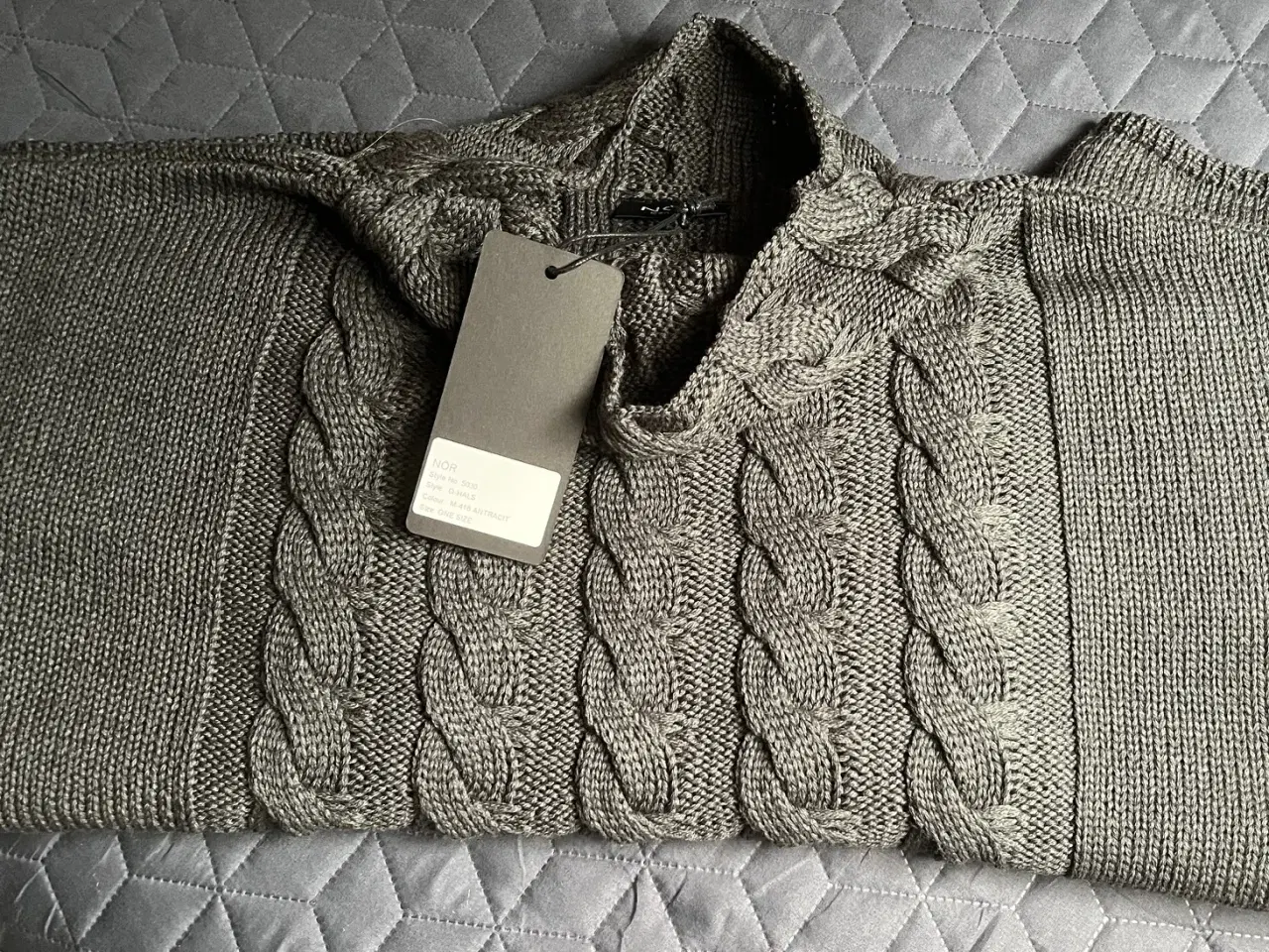 Billede 1 - Nör kabelstrik i flot antracitgrå farve