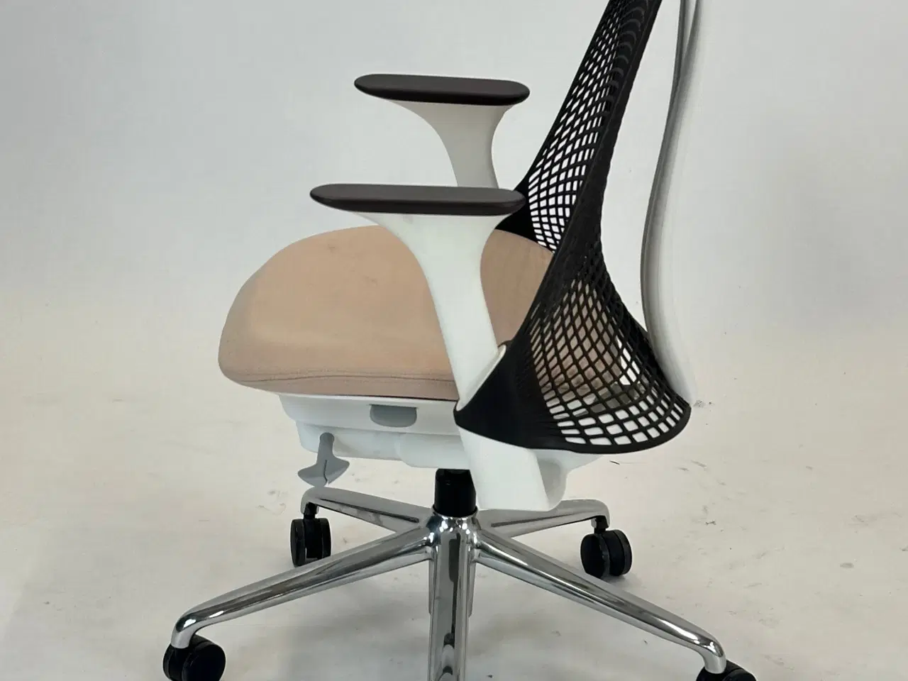 Billede 4 - Herman Miller Sayl Kontorstol (Beige)