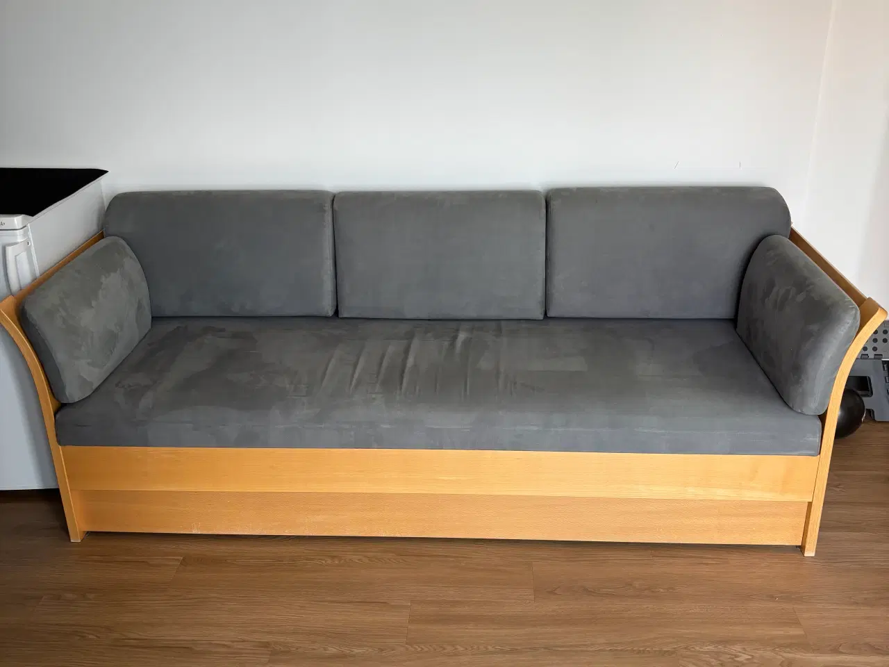 Billede 1 - Velholdt sovesofa med opbevaringsmagasin