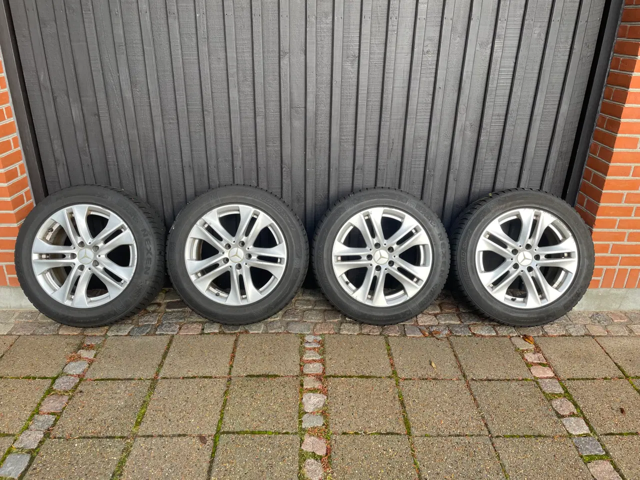 Billede 2 - 4 stk. fælge med nyere vinterdæk ca. 6 mm mønster,