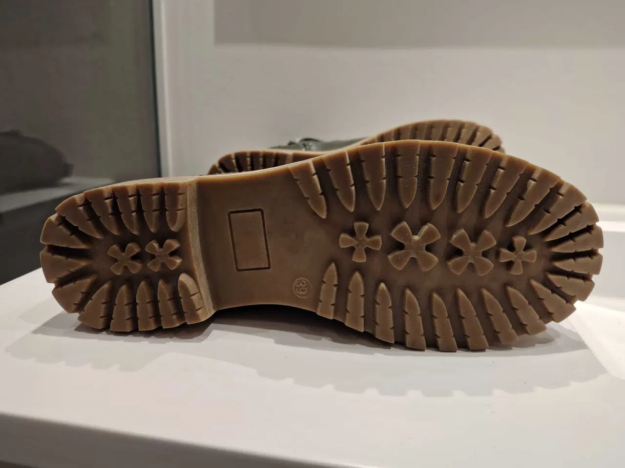 Billede 7 - Varme læderstøvler str 39.