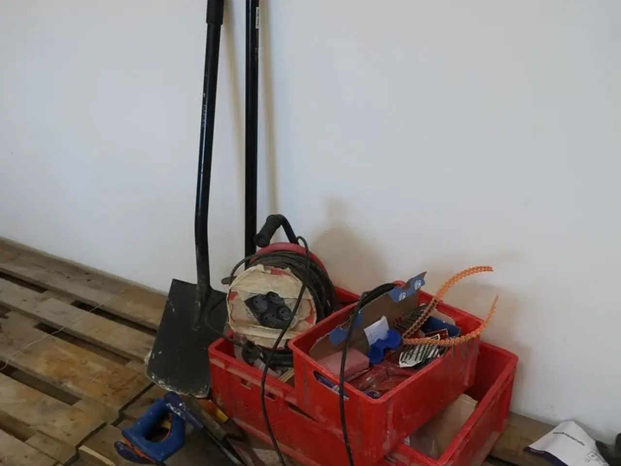 Billede 1 - Div. Værktøj: Save, spade jorddrejer mv. Model: Art No: 300498