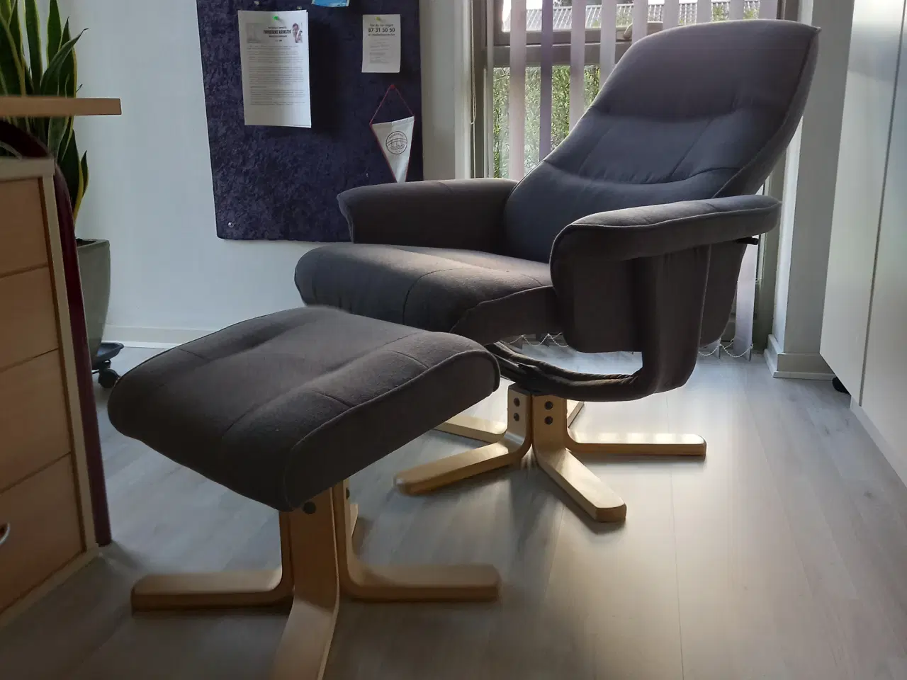 Billede 2 - Lænestol m. fodskammel