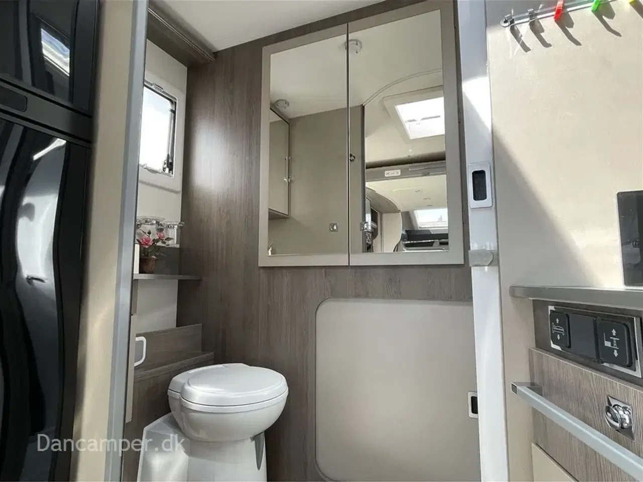 Billede 16 - 2020 - Chausson Titanium 640   Kommissionsbil. Lounge siddegruppe , Dobbeltseng, Populær model , 170Hk, 6-trins automatgear, solcelle, inverter 1500W
